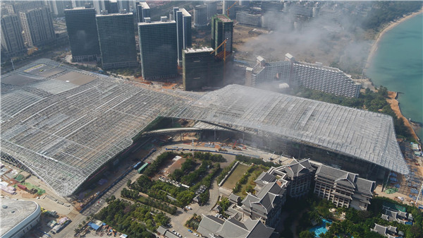 回音壁丨首届消博会昨晚开幕，，，，，，博盈国际钢构集团承建的主展馆受到央视关注.......